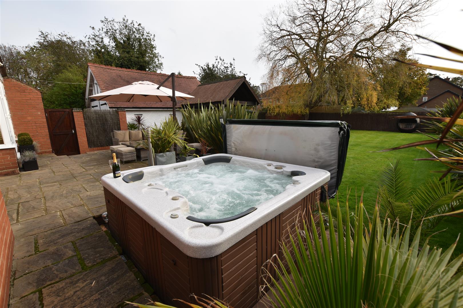 HOT TUB